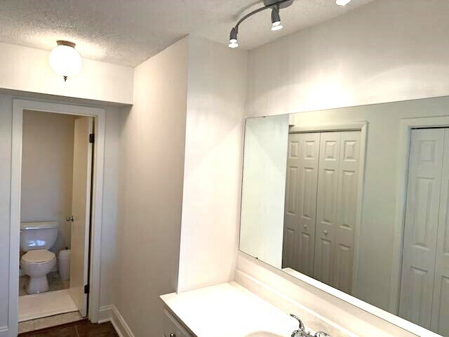 Building Photo - Furnished rental