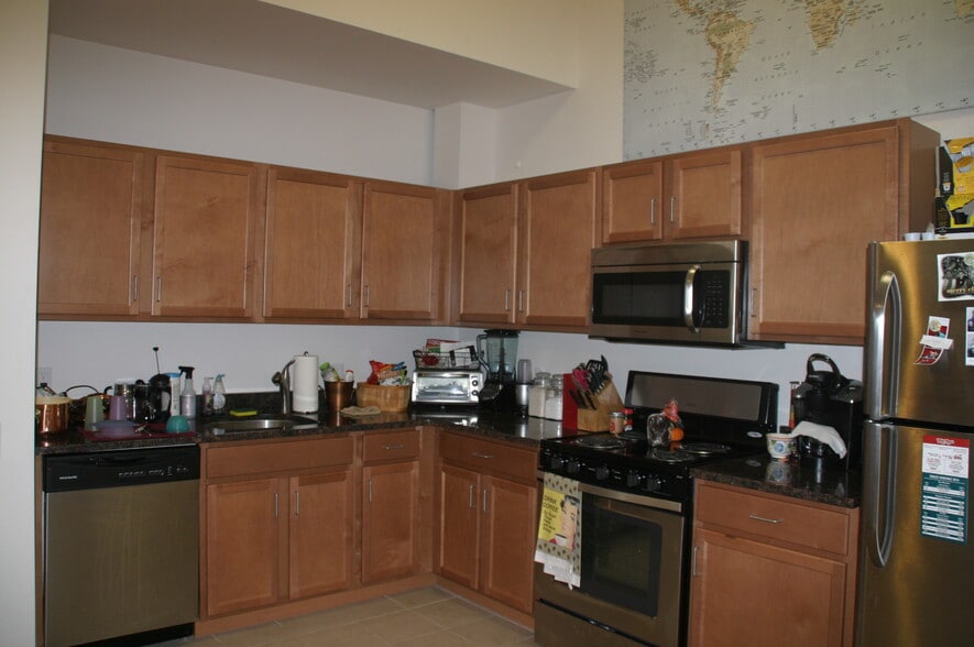 kitchen - 4368 Cresson St