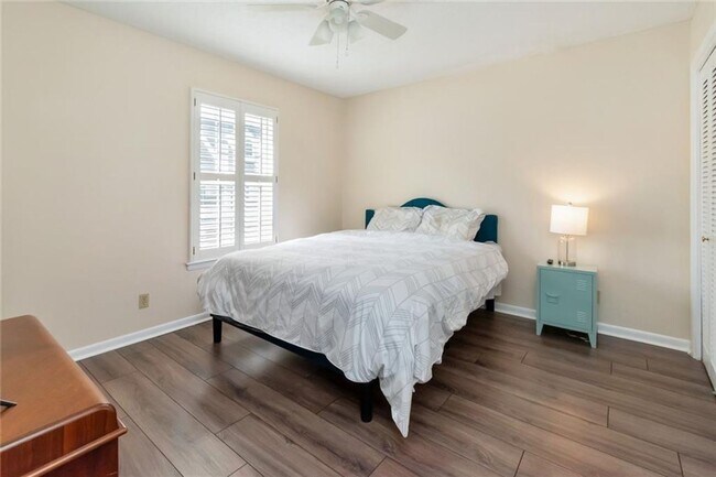 Building Photo - WELCOME TO GEORGETOWN CONDOMINIUMS IN SPRI...