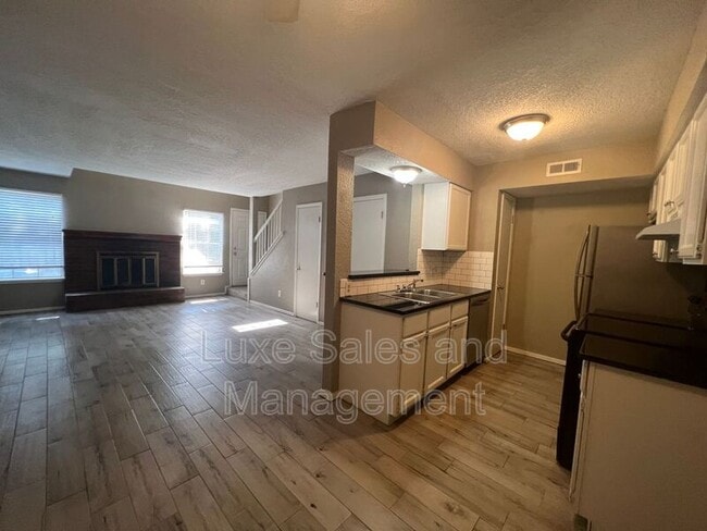 Building Photo - 3200 W Britton Rd