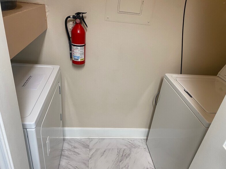 Building Photo - 11614 Tomahawk Creek Pky