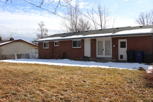 Building Photo - Charming 3 BR/3 Ba home located in Littleton!