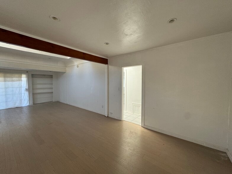 Building Photo - 2217 Selby Ave