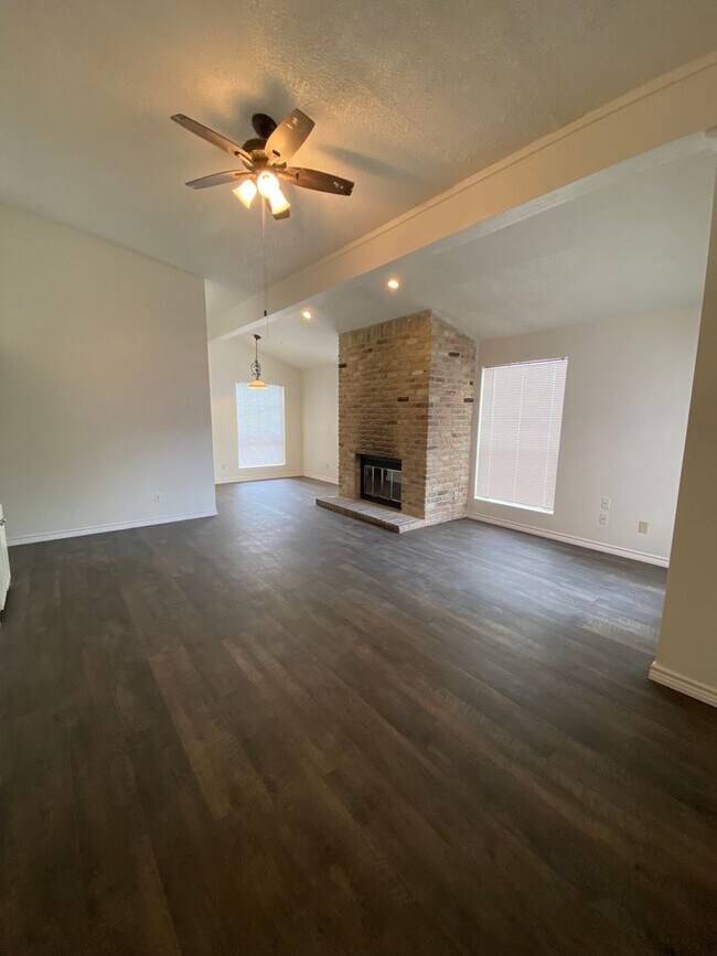 Building Photo - UT PRE-LEASE: 3 bed/2 bath Condo w/ Fireplace, Cathedral Ceilings in bedrooms