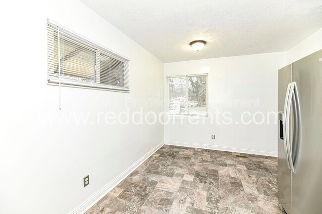 Building Photo - 5361 E Burgess Ave