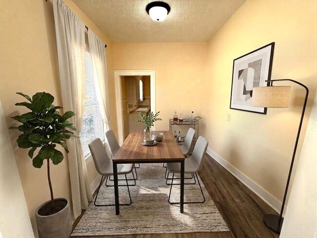 Building Photo - *MOVE IN SPECIAL* Charming Duplex with Fenced Yard – Minutes from St. Philip's College!