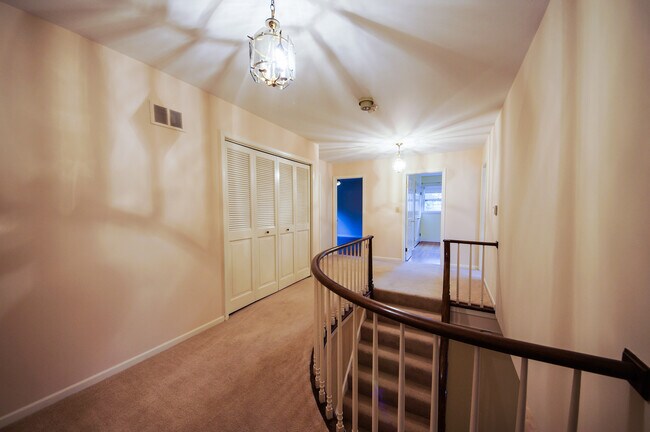 Building Photo - 3619 Bernay Dr