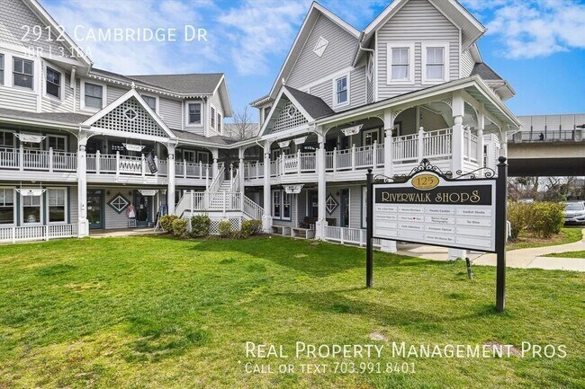 Building Photo - 2912 Cambridge Dr