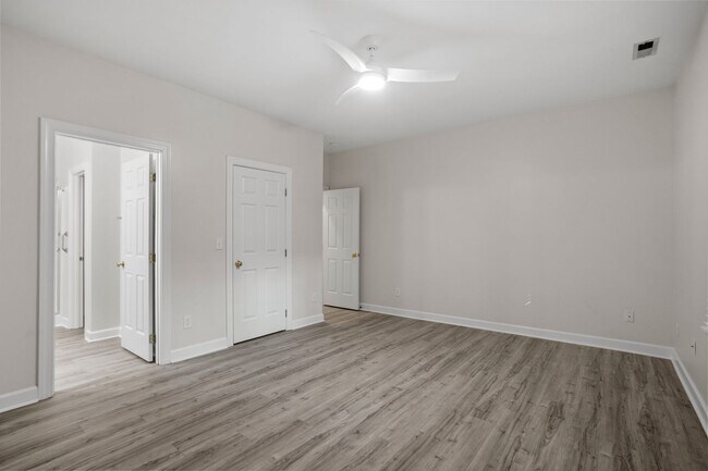Building Photo - 3301 Philmont Dr