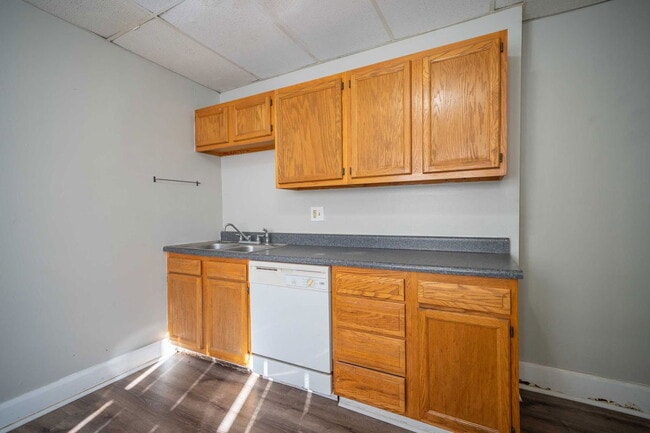 Building Photo - 1451 N 6th St