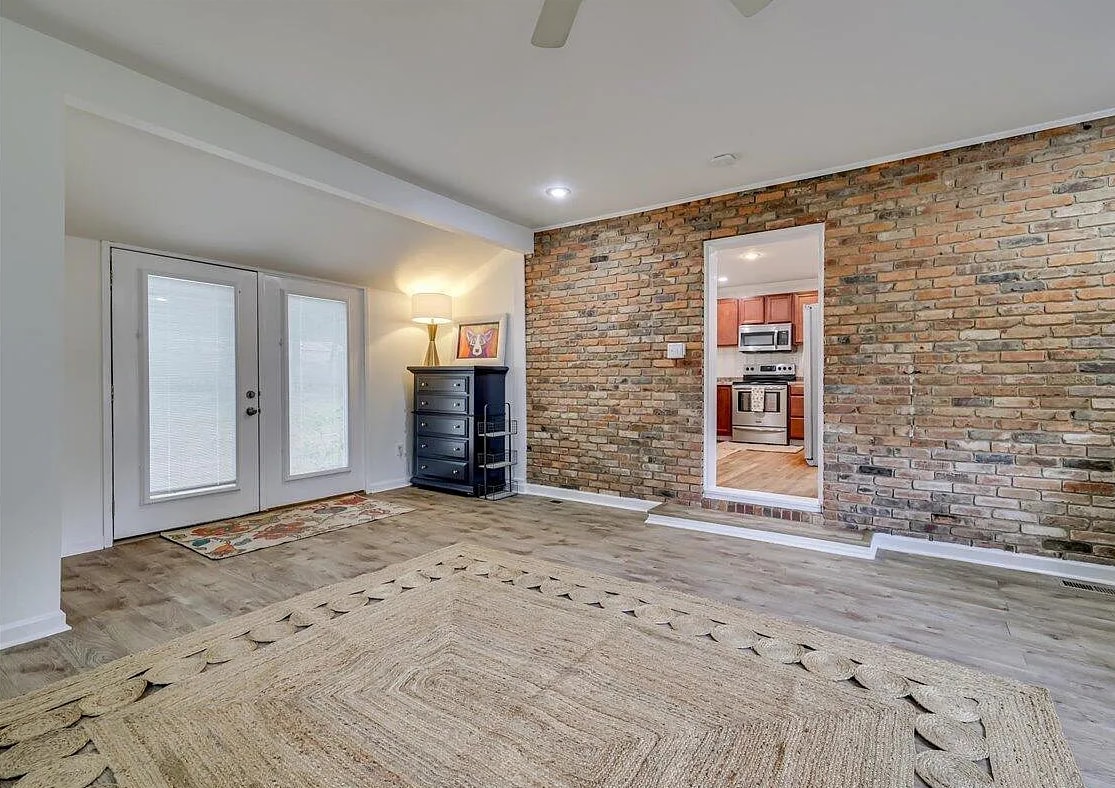 Building Photo - 2434 Brentwood Pl