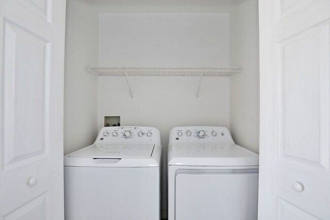 Building Photo - Stylish 3/2 + Office or Flex Space with Luxury Finishes & Spacious Open Layout