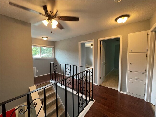 Building Photo - 7415 Shadywood Dr