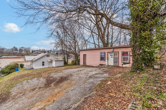 Building Photo - 400 W Front St