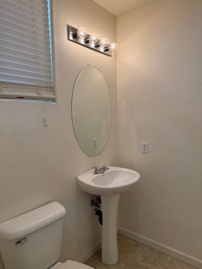 Building Photo - North Natomas 2 Story 3 Bedroom w/ Loft. 2 Car Attached Garage