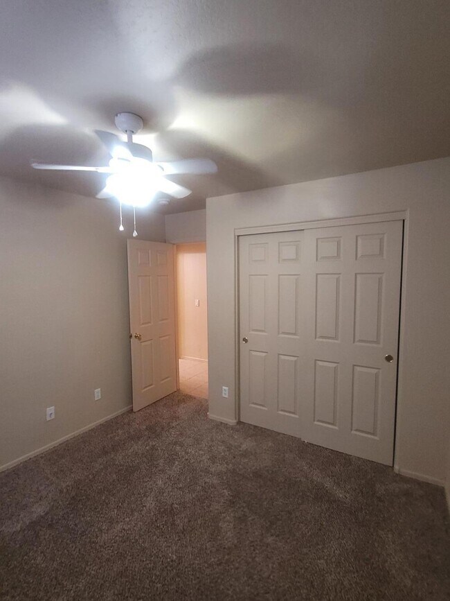 Building Photo - 16377 W Cottonwood St