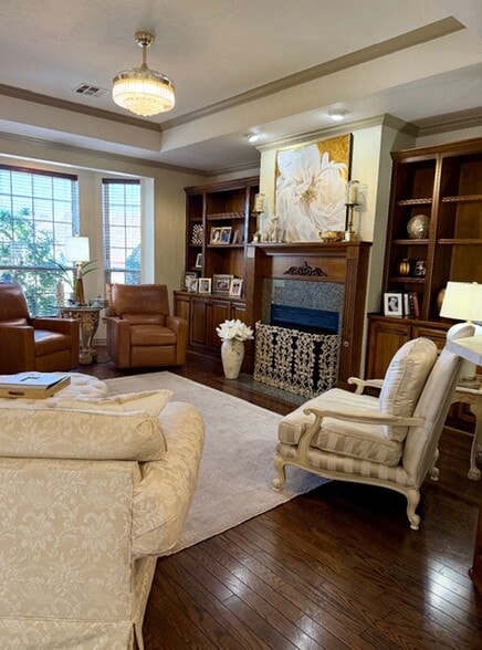 Building Photo - 132 Rue De Montserrat