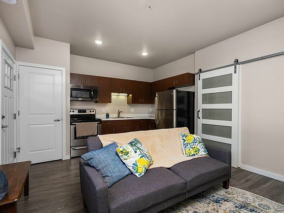 Building Photo - 619 E Eighth St