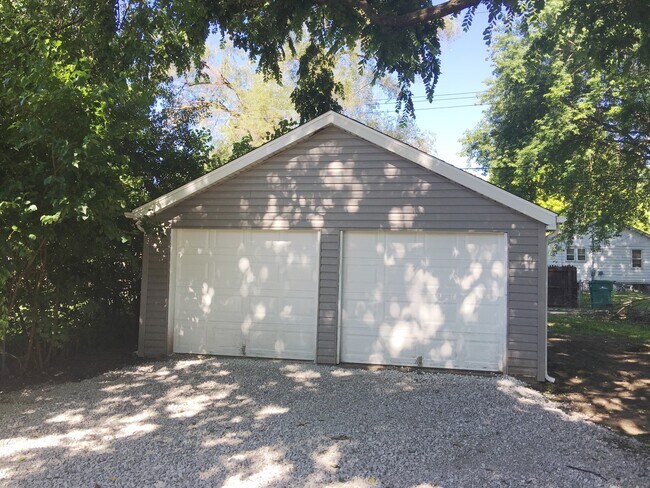 Building Photo - For Rent...2927 Warren Ave, Granite City