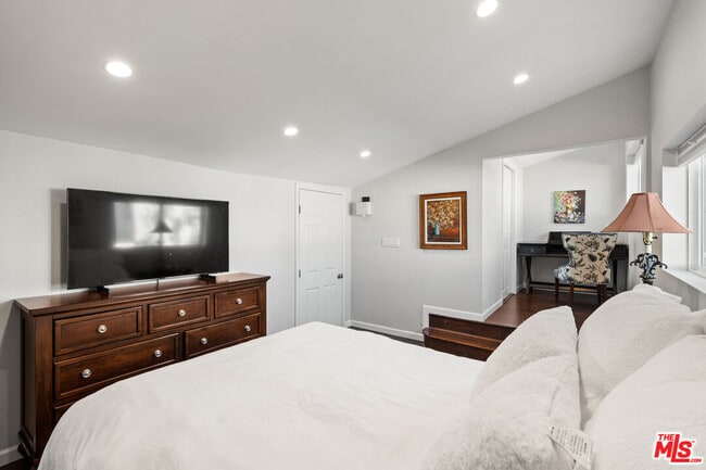 Building Photo - 1440 Veteran Ave