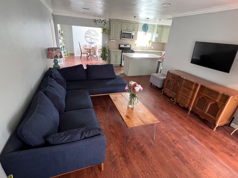 Building Photo - 8010 Crosnoe Ave