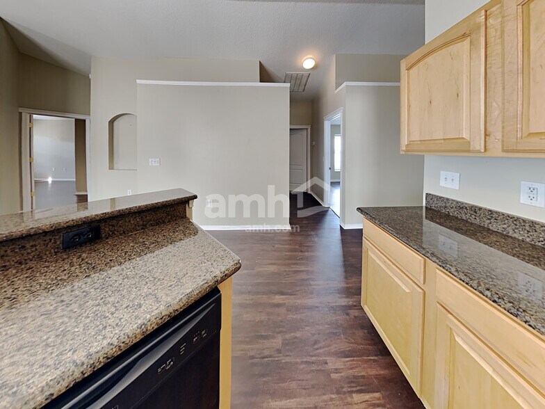 Building Photo - 5834 Tanagerlake Rd