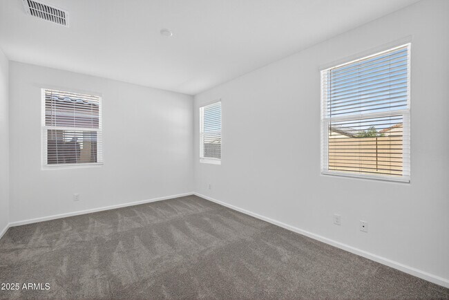 Building Photo - 2994 E Barrel Race Rd