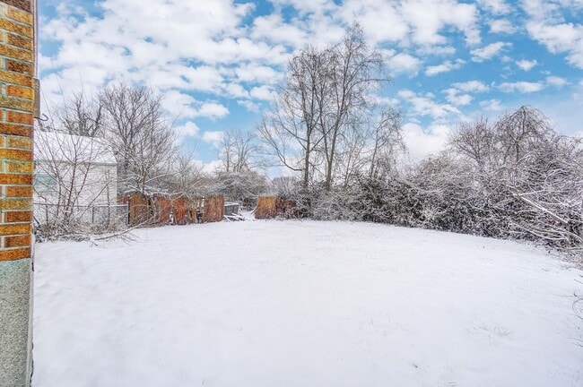 Building Photo - Four Bedroom Available!