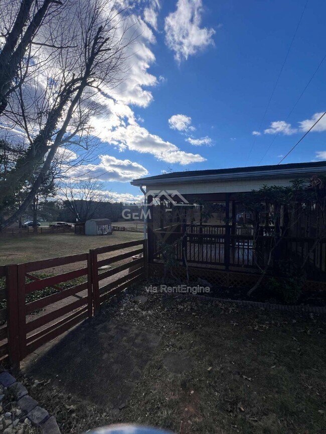 Building Photo - 1244 Mountain View Rd