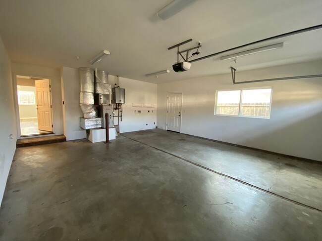 Building Photo - ** Open Friday, 1/31 from 5 - 6pm** Beauti...