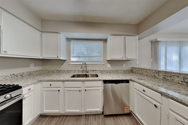 Building Photo - 7402 Grackle Dr