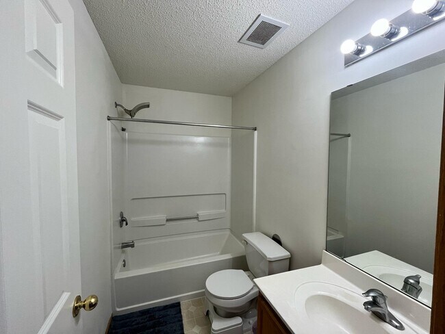 Building Photo - 5205 Holly Ln N