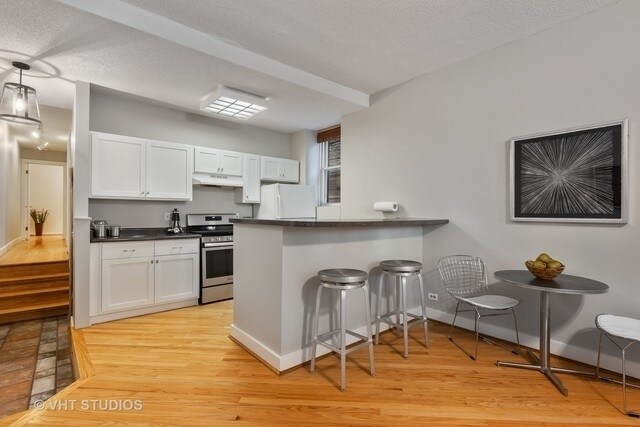 Building Photo - 647 W Sheridan Rd