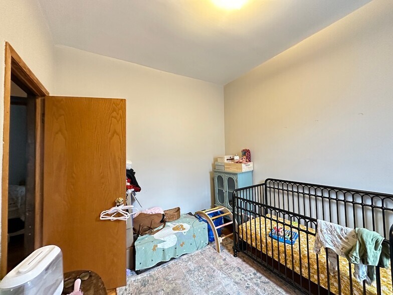 Building Photo - 937 N Hoyne Ave