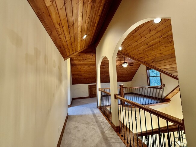 Building Photo - 6819 S Greenfield Way