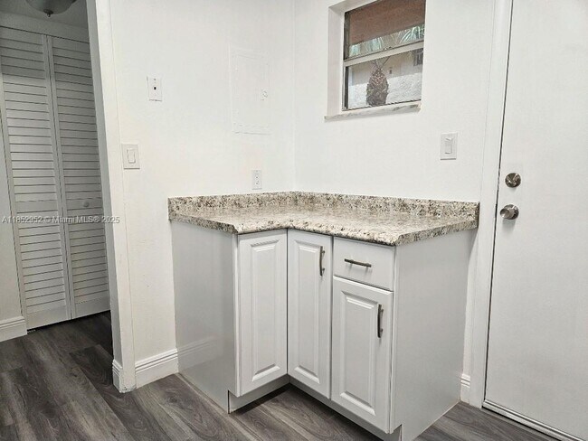 Building Photo - 404 NW 68th Ave