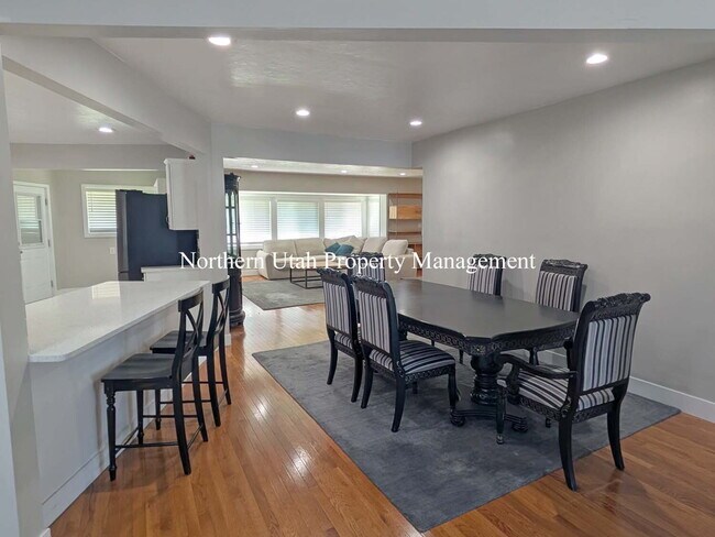 Building Photo - 4 Bed, 3.5 Bath - Amazing Location