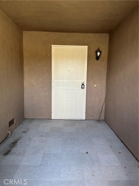 Building Photo - 589 Solano Dr