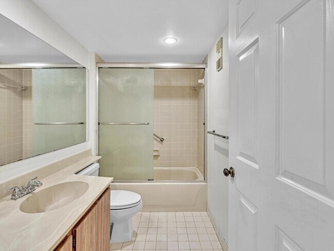 Building Photo - 1711 Whitehall Dr