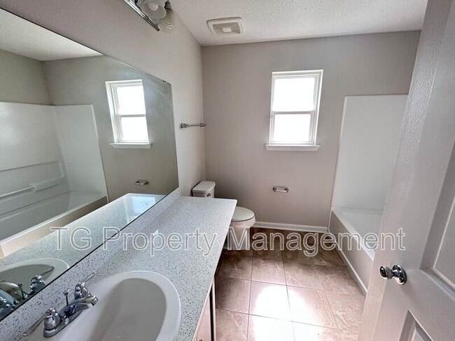 Building Photo - 102 Bluejack Ln