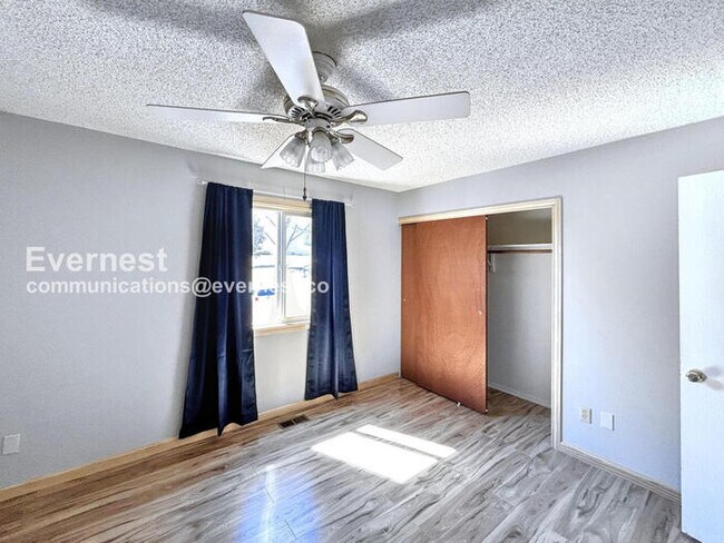 Building Photo - 2 Bed, 1.5 Bath Townhome with Carport / Available Soon!