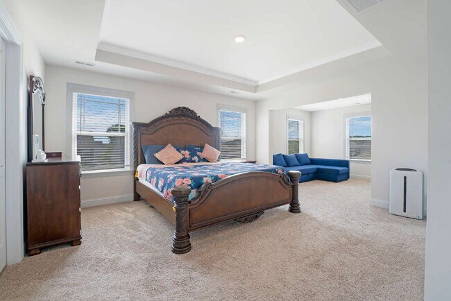 Building Photo - Beautiful Upscale Executive Home with Pool 4B/3Bth with 3,100 sqft