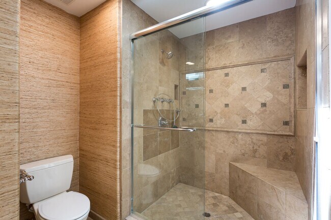 Building Photo - Spacious Entertainers Retreat in San Carlos!
