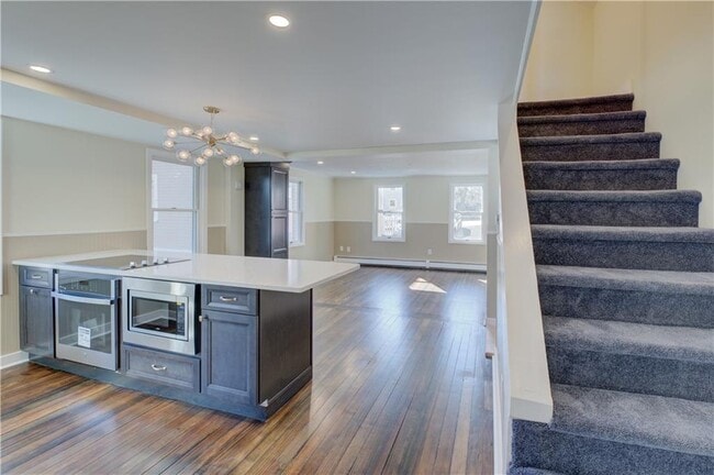 Building Photo - 30 Queen St