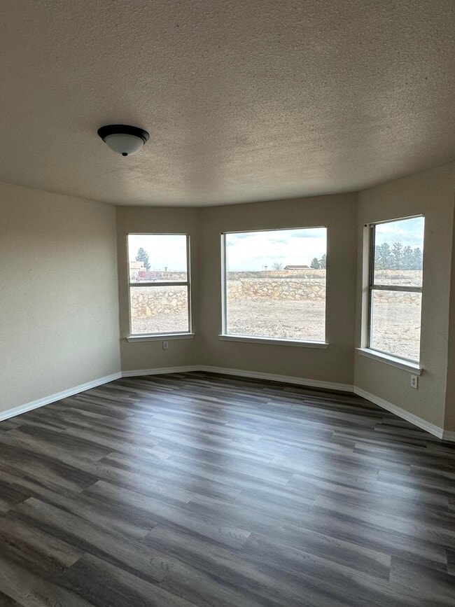 Building Photo - 760 Desert Ash Dr