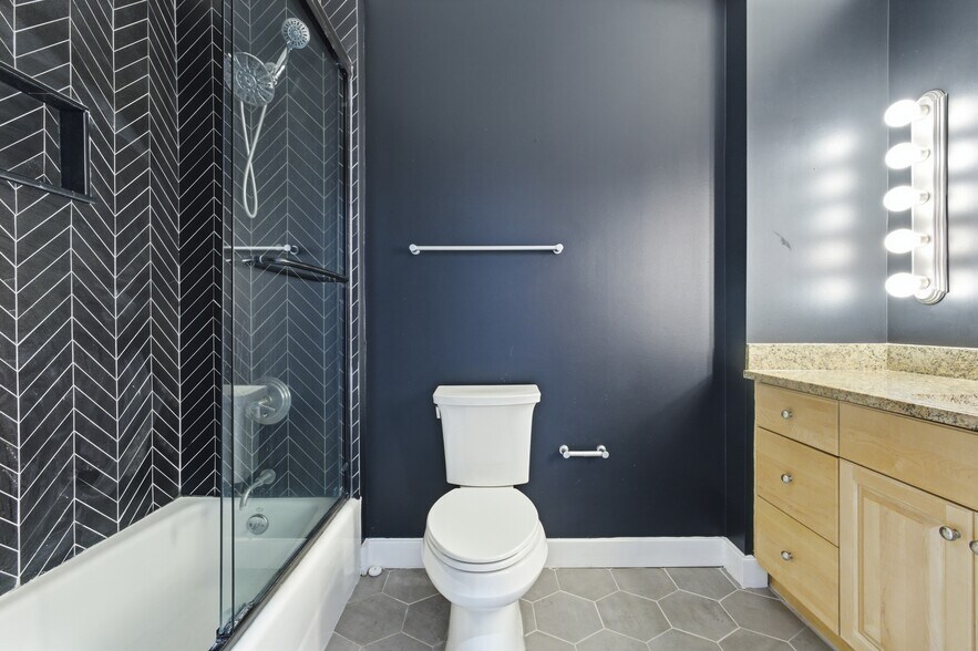 Building Photo - 811 4th St NW