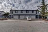 Building Photo - 3 Bedroom, 2.5 Bathroom Condo for Rent!