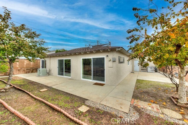 Building Photo - 529 E Avenida De La Merced