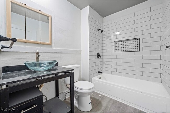 Building Photo - 3303 E 118th St