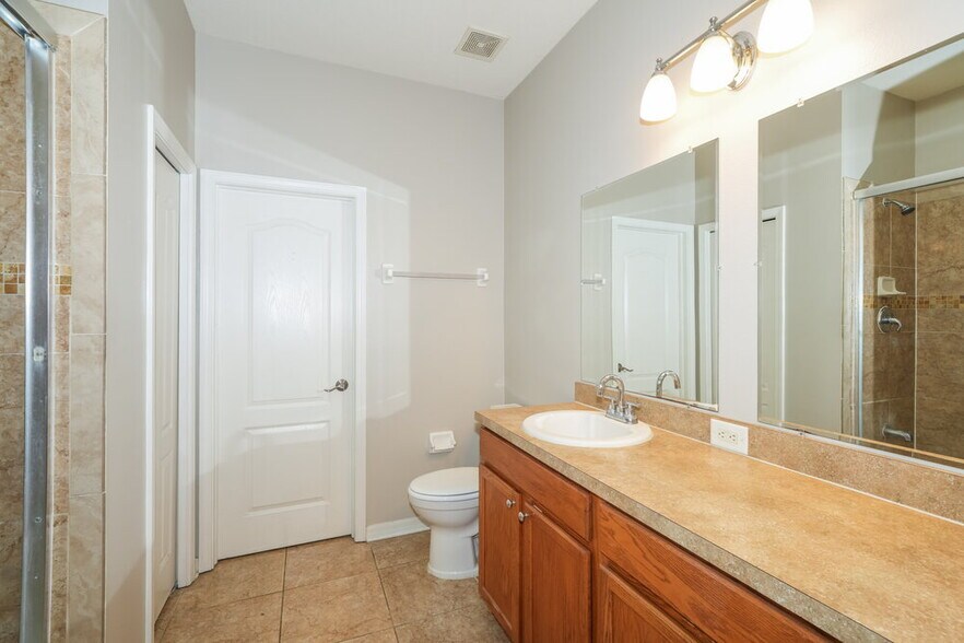 Building Photo - 8226 Summer Wood Ln